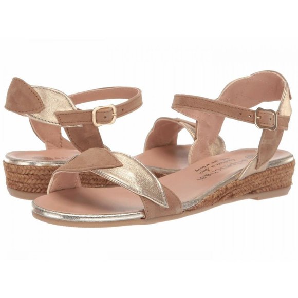 NEW Eric Michael Women Andi Gold Beige Leaf Scallop Slide Ankle Strap Sandal - Picture 1 of 8